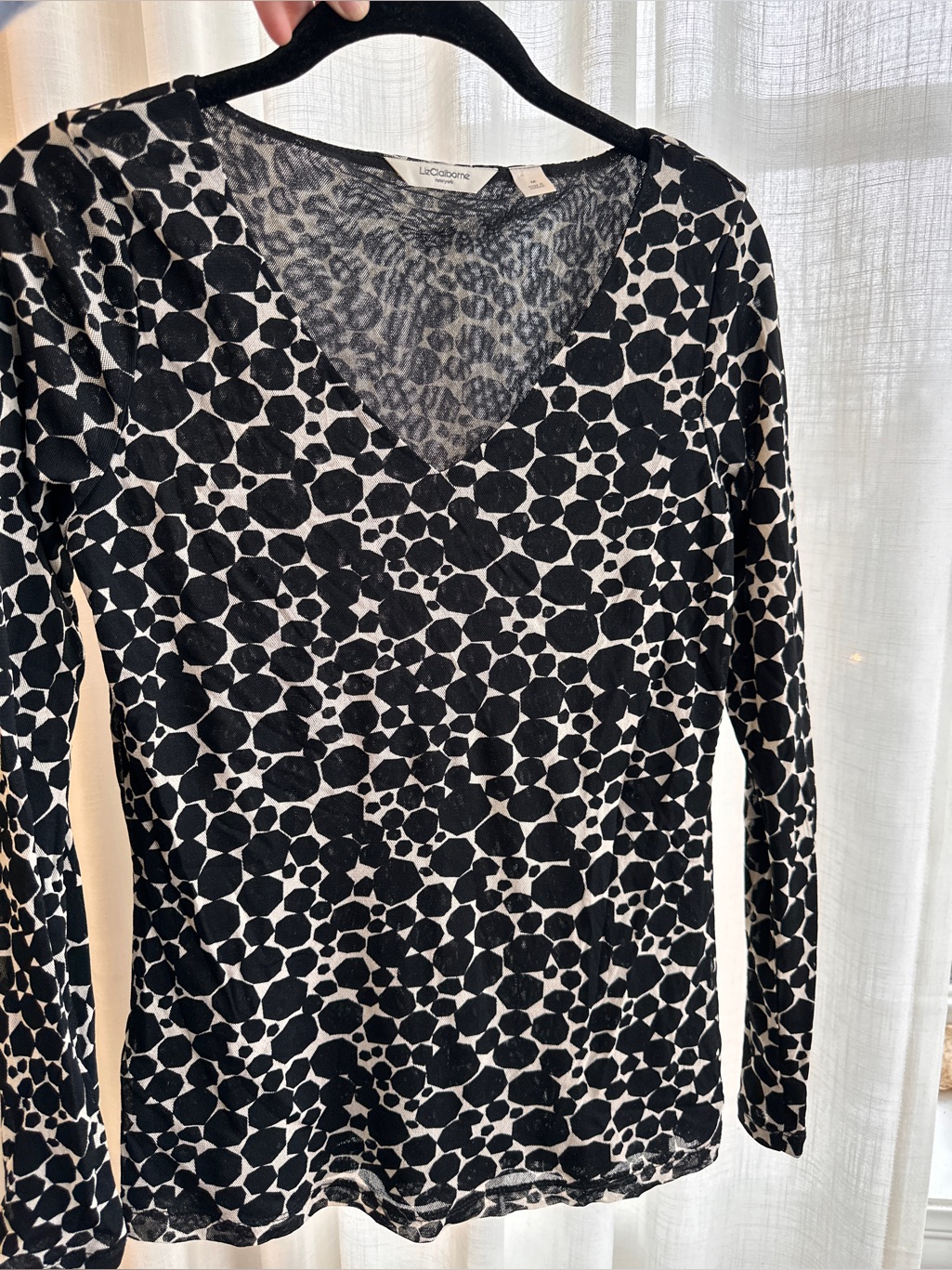 Liz Claiborne Mesh Black And White V-Neck Geometric Polka Dot Print Top, Size M